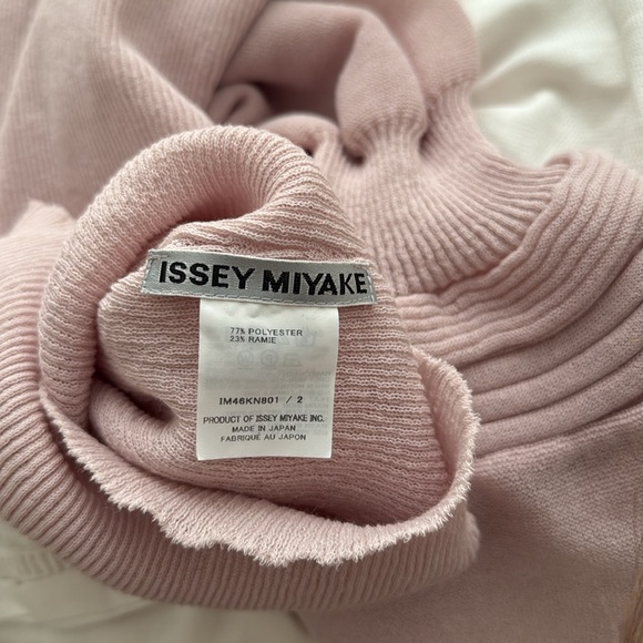 ISSEY MIYAKE Long Sleeve Knit Top - Picture 4 of 4